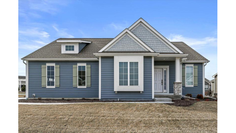 1391 Overlook Cir 50 Hartland, WI 53029 by Benefit Realty $623,000