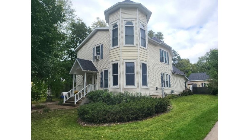330 Garfield St Fort Atkinson, WI 53538 by RE/MAX Realty Center - 262-893-5555 $310,000