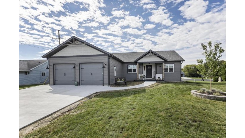 1611 Premier Pl Fort Atkinson, WI 53538 by Epic Real Estate Group $484,900