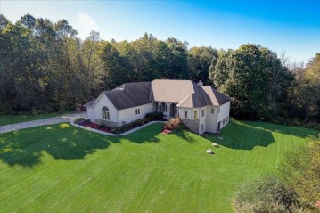 4079 Foxbury Ct, Polk, WI 53086-9028