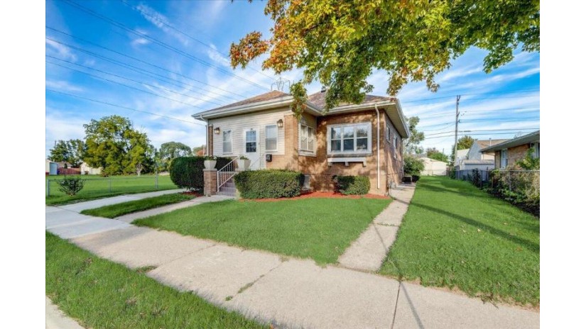 4413 30th Ave Kenosha, WI 53144 by RE/MAX Market Place - 414-949-5397 $209,900