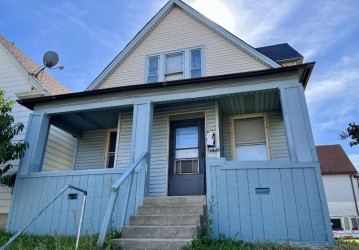 3925 W Greenfield Ave, Milwaukee, WI 53215-1329