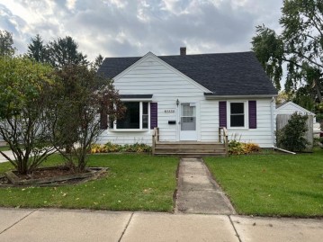 157 W Center Ave, Cedar Grove, WI 53013