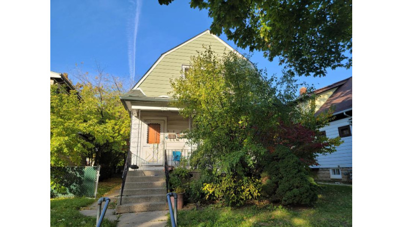 5237 N 34th St 5239 Milwaukee, WI 53209 by Wiley Realty Group $90,000