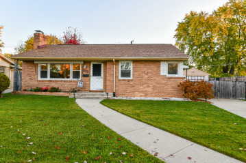 3441 Saint Clair St, Racine, WI 53402-3862