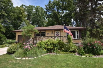 2240 W Marne Ave, Glendale, WI 53209-4329