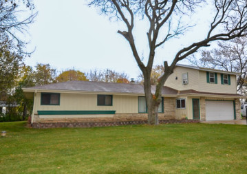 2760 Princeton Rd, Brookfield, WI 53005