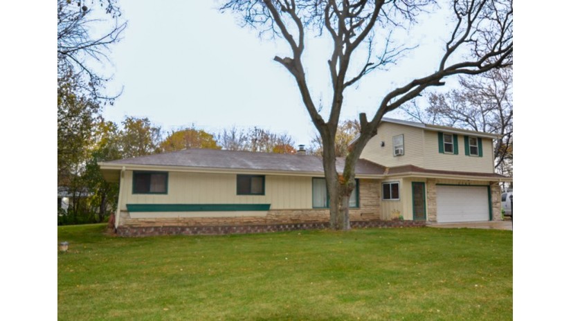 2760 Princeton Rd Brookfield, WI 53005 by Shorewest Realtors $360,000