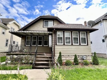 5215 W Greenfield Ave, West Milwaukee, WI 53214-5344