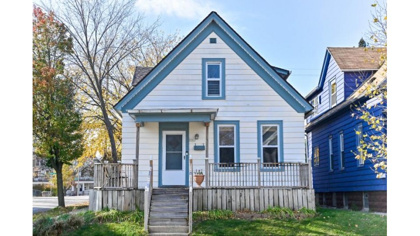 3301 N Pierce St Milwaukee, WI 53212 by Compass RE WI-Northshore $239,000