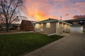 4576 S Ahmedi Ave, Saint Francis, WI 53235