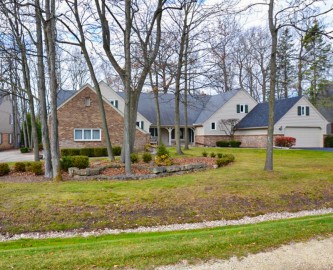 12401 N Golf Dr, Mequon, WI 53092