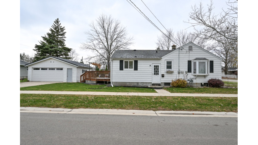 151 Broadway St North Fond Du Lac, WI 54937 by Shorewest Realtors $169,900