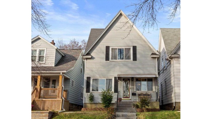 2915 S Clement Ave Milwaukee, WI 53207 by Keller Williams Realty-Milwaukee Southwest - 262-599-8980 $274,900