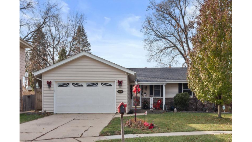 8824 33rd Ave Kenosha, WI 53142 by Keller Williams Momentum $250,000