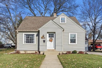 410 Lincoln Ave, Mukwonago, WI 53149-1217