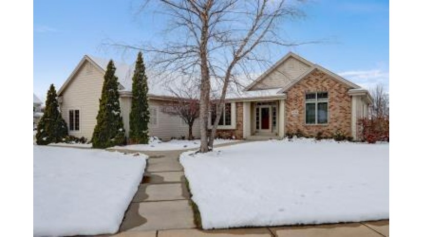 4386 W Forest Hill Ave Franklin, WI 53132 by Market Realty Group $474,900