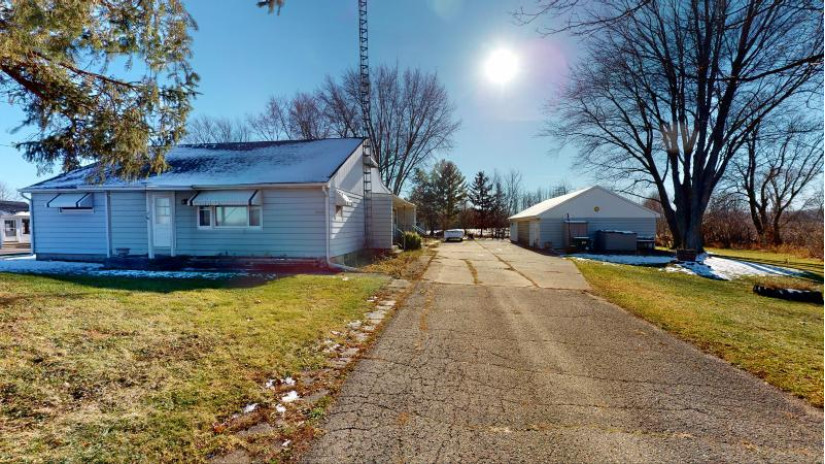 W5209 E Junction Rd Aztalan, WI 53549 by NextHome Success-Ft Atkinson - 920-563-4606 $189,900