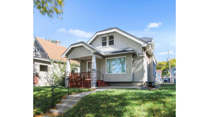 3276 N 37th St Milwaukee, WI 53216 by Fathom Realty, LLC $130,000