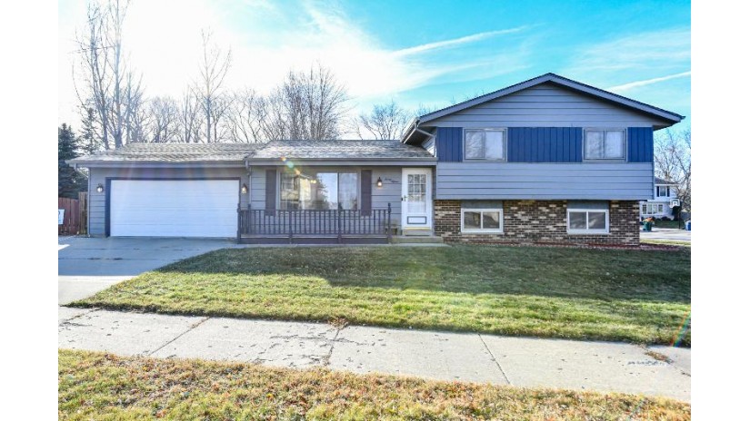 3015 E Stonefield Dr Oak Creek, WI 53154 by RE/MAX Realty Pros~Milwaukee $317,900