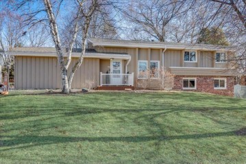 4945 Sumac Ln, Greendale, WI 53129