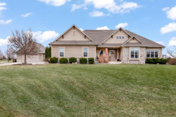 2262 Candle Light Ct, Richfield, WI 53076-9429