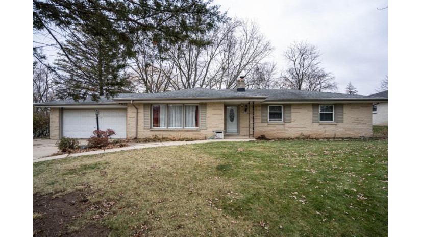 3470 S Russel Rd New Berlin, WI 53151 by Keller Williams Realty-Milwaukee Southwest - 262-599-8980 $275,000