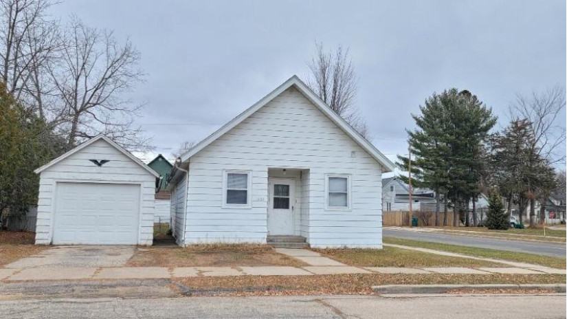 1400 Mary St Marinette, WI 54143 by JD 1st Real Estate, Inc. $74,900