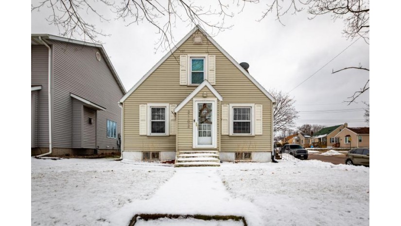 2102 Adams St La Crosse, WI 54601 by Castle Realty, LLC $169,900