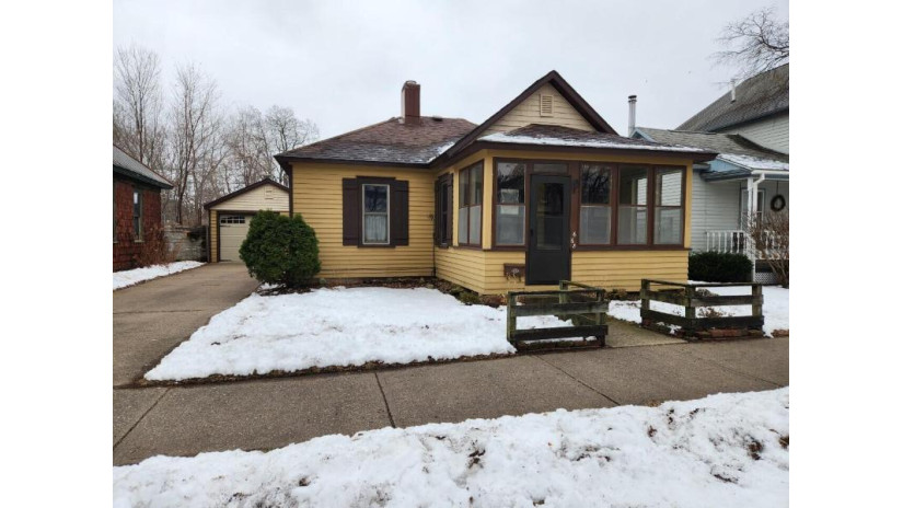 668 Harriet St Winona, MN 55987 by Edina Realty $145,000