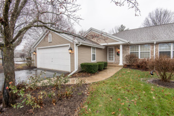 1914 E Sunset Dr, Waukesha, WI 53189-8201