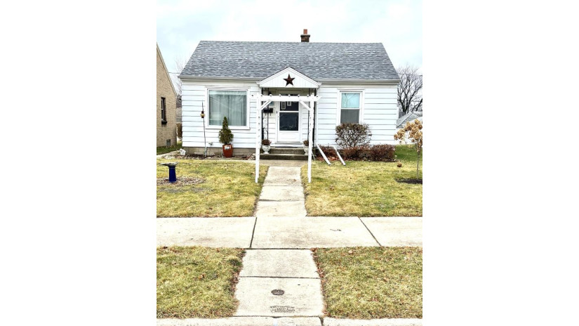 3851 S 15th St Milwaukee, WI 53221 by Spotlight Real Estate, LLC $164,900