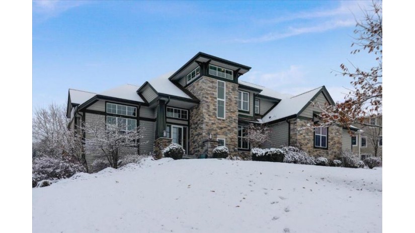 N5W28926 Williams Bay Dr Delafield, WI 53188 by First Weber Inc - Menomonee Falls $625,000