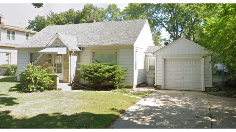 5636 N 74th St Milwaukee, WI 53218 by Shorewest Realtors $79,900