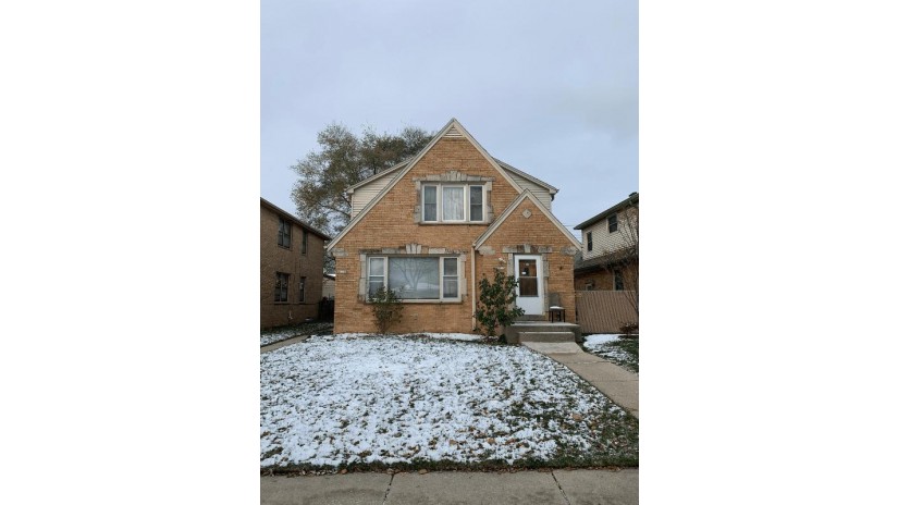 8015 W Beckett Ave Milwaukee, WI 53218 by Compass RE WI-Tosa $180,000