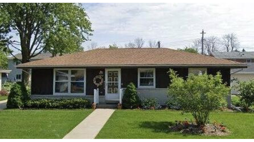 725 Sydney Dr Racine, WI 53402 by Coldwell Banker Realty -Racine/Kenosha Office $199,500