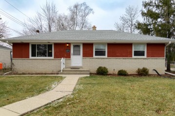 4015 S 83rd St, Greenfield, WI 53220-2206