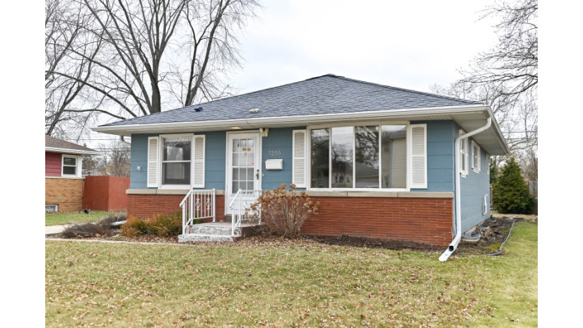 5255 N 106th St Milwaukee, WI 53225 by Shorewest Realtors $139,900