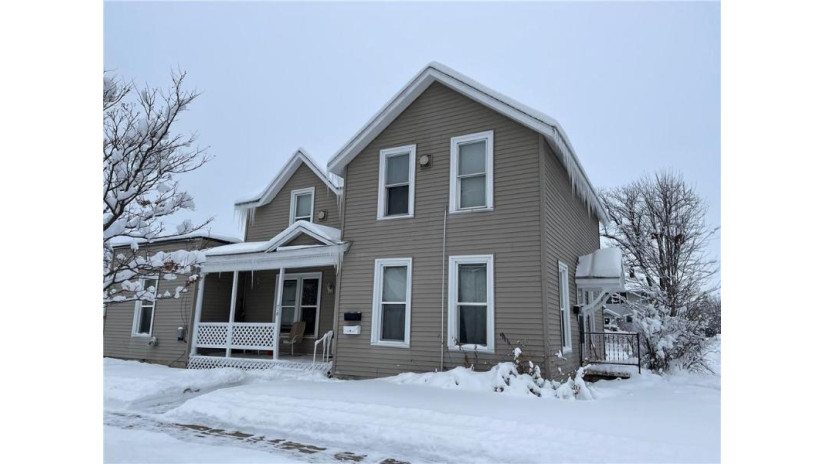 710 Gray Street Eau Claire, WI 54701 by Cb Brenizer/Chippewa $150,000