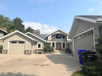 2508 Crestview Drive, Appleton, WI 54915