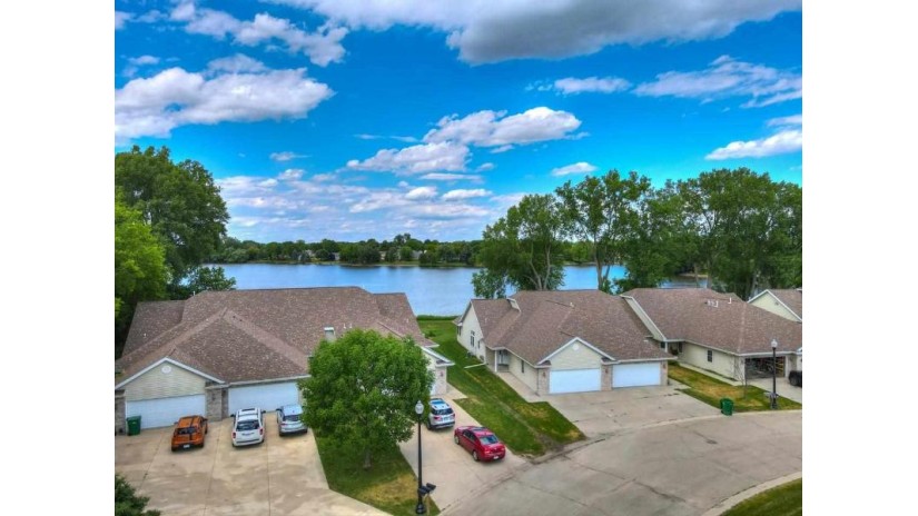 814 Waters Edge Ct Marshall, WI 53559 by Century 21 Affiliated $329,900