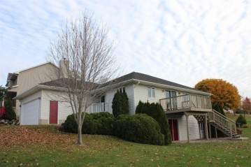 11 Sunrise Ct, Dane, WI 53529