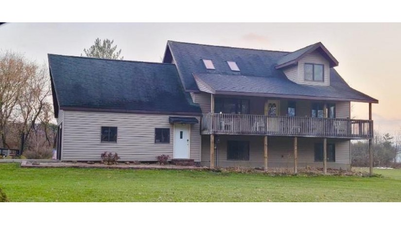 E3581 Green Valley Dr La Valle, WI 53941 by Re/Max Realpros $329,900