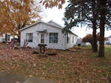 74 W Main St, Benton, WI 53803-0000