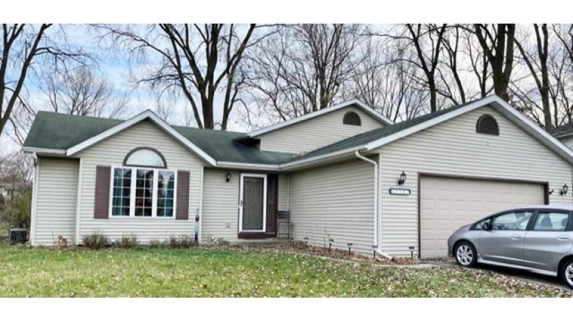 1307 Montclair Pl Fort Atkinson, WI 53538 by Tracy Gray Real Estate - Pref: 920-728-2235 $299,000
