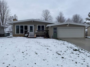 822 Blue Mounds St, Black Earth, WI 53515