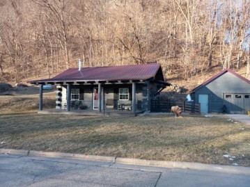 605 W Bluff St, Cassville, WI 53806