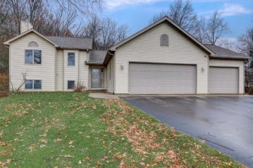 W10957 Arbor Valley Rd, Lodi, WI 53555