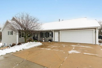 4886 Monarch Dr 15, Janesville, WI 53563