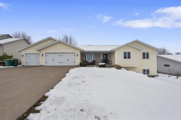 1409 Green Valley Rd, Mount Horeb, WI 53572